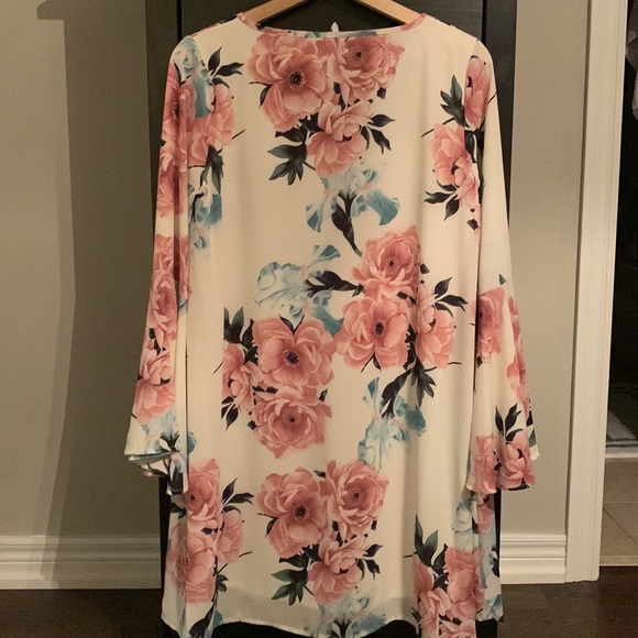 ⭐️HOST PICK⭐️S PINK BLUSH Floral maternity dress with bell sleeves in size SMALL - Picture 7 of 9